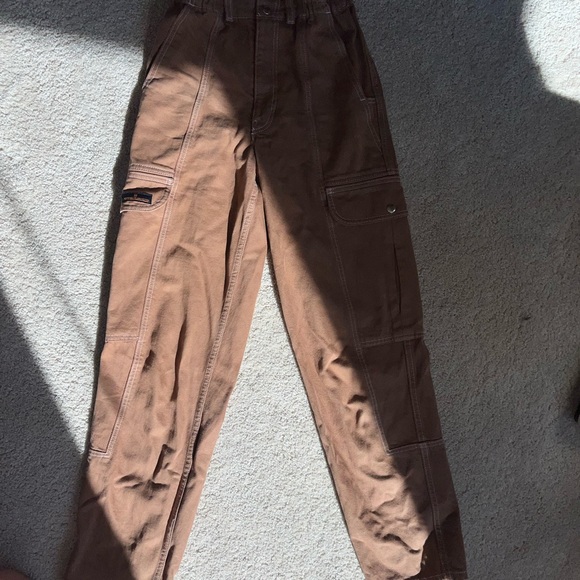 Bdg relaxed skate jean, Brown cargo pant with white stitching.Size 24 us women. - Picture 4 of 7